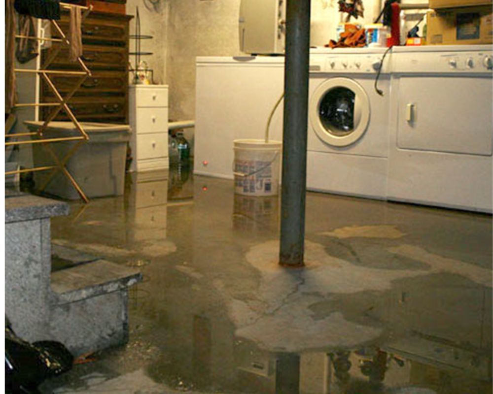 Protektor acts as a protective barrier beneath stored items in basements, garages, workshops, and sheds—helping shield your tools, equipment, and keepsakes from unexpected leaks, floods, or spills. It’s a smart containment solution that adds peace of mind to everyday spaces.