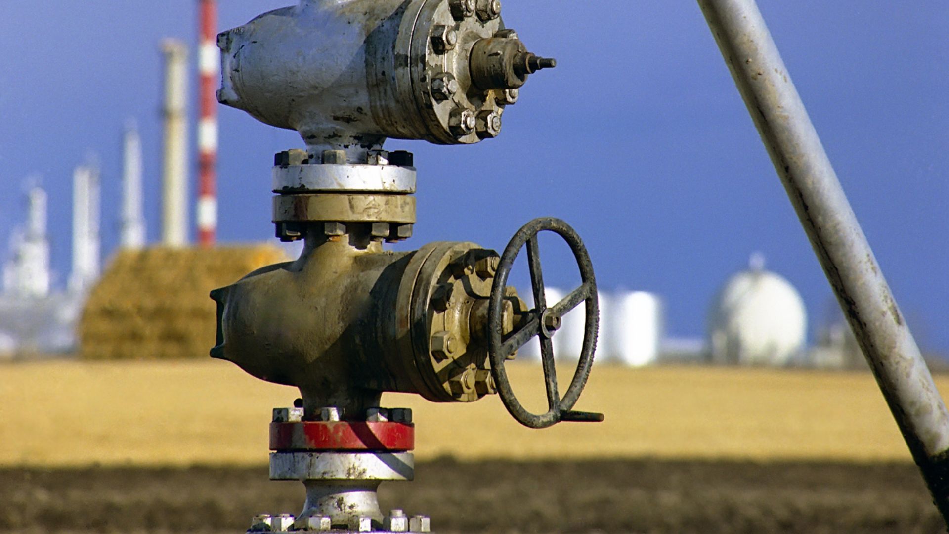 Spill capture around blowout preventers (BOPs)