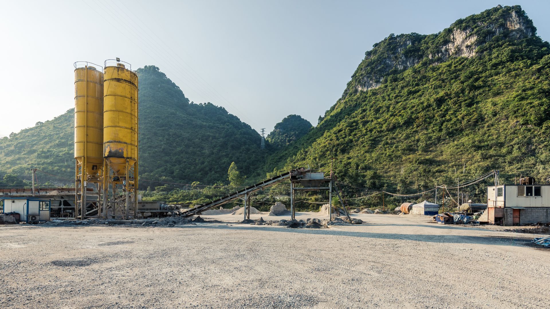 temporary setup of protektor for remote rugged work site