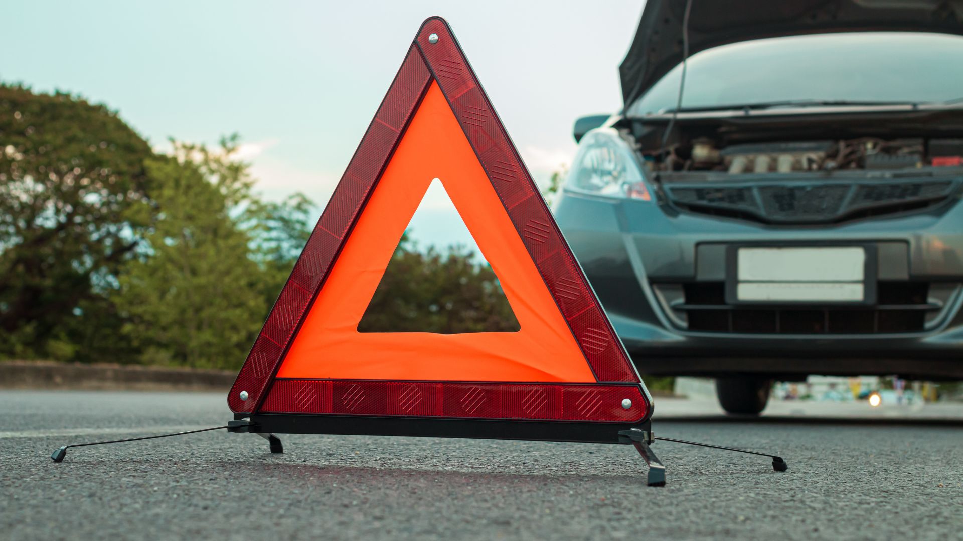 Portable spill barriers during roadside repairs