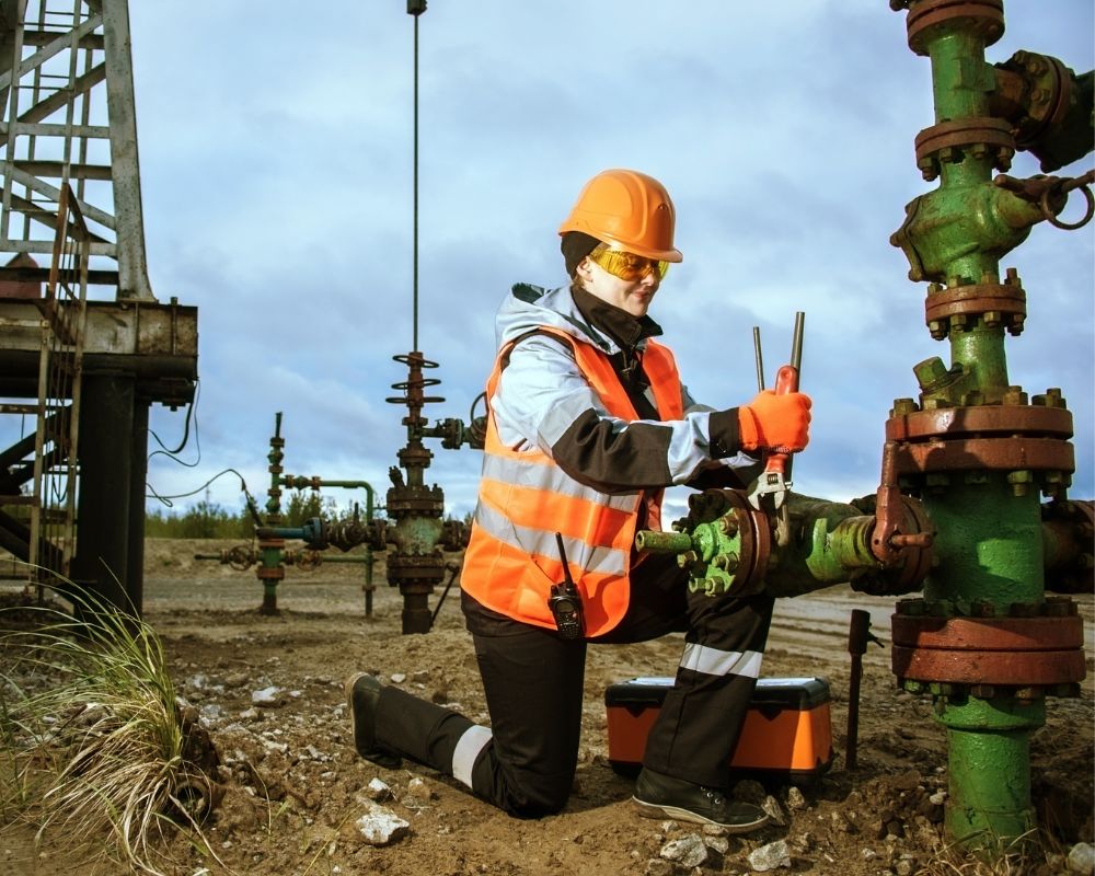 Protektor is built for the tough conditions of oilfields, mining operations, power plants, and industrial maintenance zones - catching spills, leaks, and drips before they cause downtime or environmental damage.